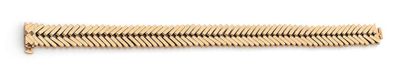 VAN CLEEF & ARPELS Bracelet en or jaune (750) formé d'un ruban souple articulé de...