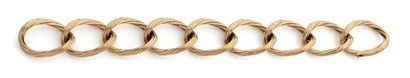 null Bracelet articulé en or jaune (750) formé de maillons ovales torsadés entremêlés.
Fermoir...