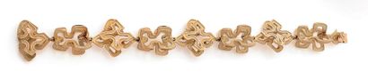 CHAUMET Paris Bracelet articulé en or jaune (750) en partie amati formé de sept maillons...