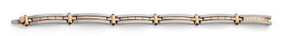 BULGARI Bracelet articulé en acier et or jaune (750) formé de six maillons rectangulaires...