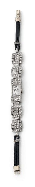 null Montre bracelet de dame en platine (850).
Boîtier rectangulaire encadré de diamants...