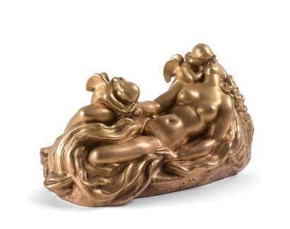 Paul BELMONDO (1898-1982) Femme et amours, 1943.
Epreuve en bronze doré.
Signée sur...