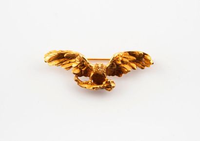 null Broche aigle aux ailes déployées en or jaune (750). 

Epingle en or jaune (750)....