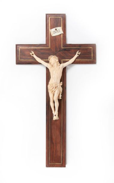 null Important crucifix. 

Christ en ivoire (Elephantidae spp ; > 20 %) (pré-Convention)...