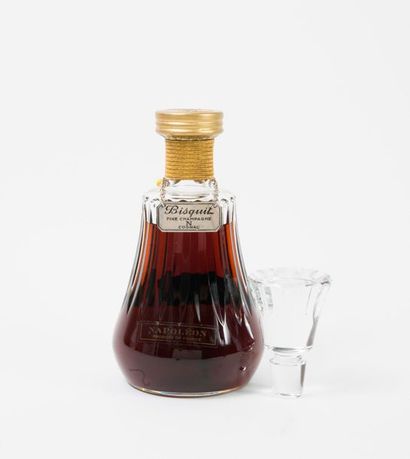 null Cognac BISQUIT, FINE CHAMPAGNE, NAPOLEON

Carafe en cristal de Baccarat.

Niveau...