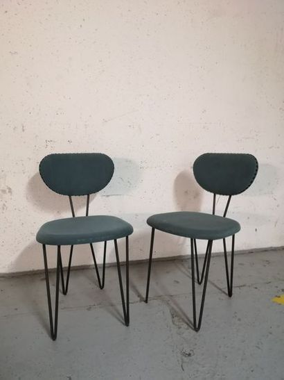 null Paire de chaises 

En tissus turquoise, piétement métal noir. 

H. : 81cm -...