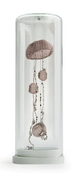 DUPONT Emmanuelle (née en 1983) Jellyfish, 2018.
Sculpture figurant des méduses en...