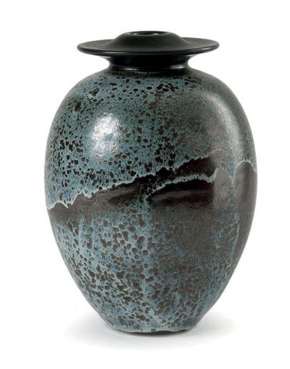 MONTMOLLIN Frère Daniel de (né en 1921) Vase ovoïde à col corolle en grès à couverte...