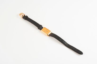 CORUM, Lingot 

Montre bracelet de dame. 

Boîtier rectangulaire en or jaune (750)....