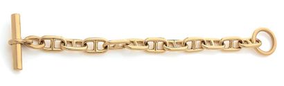 HERMES, attribué à 
Bracelet articulé en or jaune (750) à maillons chaîne d'ancre.
Fermoir...