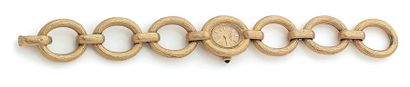 L. U. CHOPARD Montre bracelet de dame en or jaune (750) amati.
Boîtier de forme ovale.
Cadran...