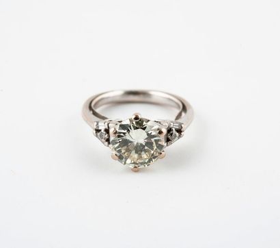 null Bague solitaire en platine (850) ornée d'un diamant taille brillant en serti...