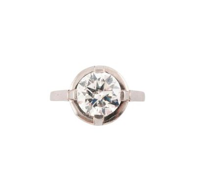 null Bague solitaire en platine (850) ornée d'un diamant demi-taille en serti griffe...