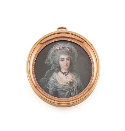 Ecole Francaise vers 1780 Portrait de jeune femme à la coiffure poudrée piquée de...