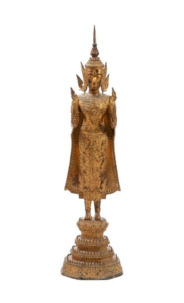THAILANDE, Ratanakosin - Vers 1900 Statuette de bouddha en bronze laqué or, debout...
