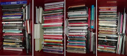 null 5 caisses de documentation, de livres d'art et de catalogues de ventes.