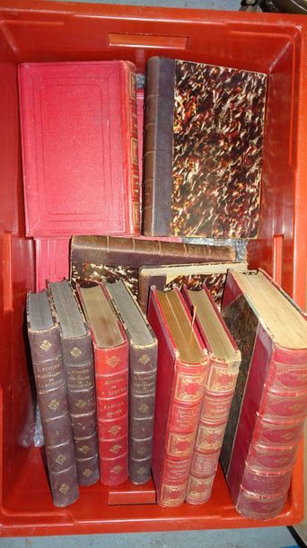 null Caisse de livres des XIXème et XXème siècles, dont Coppée, Figuier, Jules Verne.

Etat...