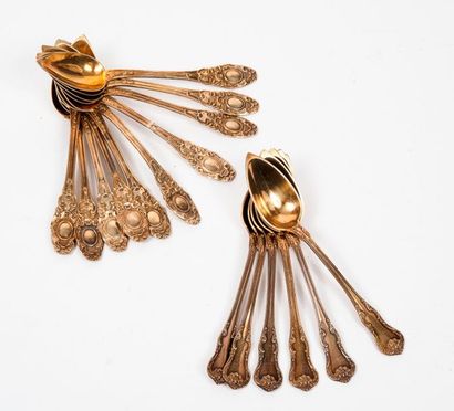 null Lot de cuillères à thé en argent (950) doré : 

- série de 10 à décor de médaillon...