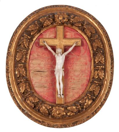 Crucifix. 

Christ en ivoire (Elephantidae...