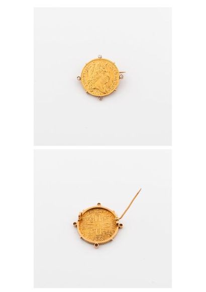 null Broche en or jaune (750) ornée d'un louis d'or aux huit L et aux insignes, tête...