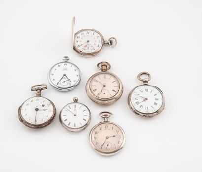  Quatre montres de gousset en argent (min.800), dont un mouvement à coq. 
Poids total...