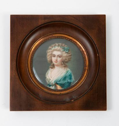 Attribuée à Augustin DUBOURG (1758 - c. 1800) 

Portrait de jeune femme en buste...