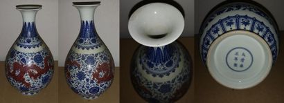 CHINE, XXème siècle 

Vase piriforme sur talon à col évasé en porcelaine blanche...