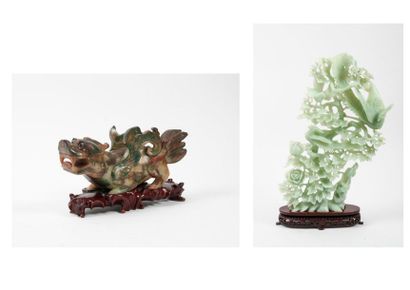CHINE, XXème siècle 

Chimère ailée en jade céladon avec restes de polychromie.

Socle...