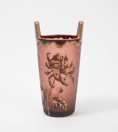 MONTJOYE (Verreries de Saint-Denis) 

Vase sceau tronconique à deux anses. 

Epreuve...