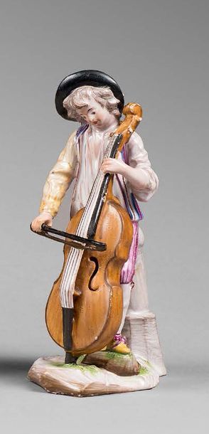 NIDERVILLER 
Statuette en faïence représentant un jeune homme jouant de la contrebasse,...