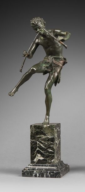 EDOUARD DROUOT (1859-1945) 
Faune jouant de la flûte double Bronze à patine verte...