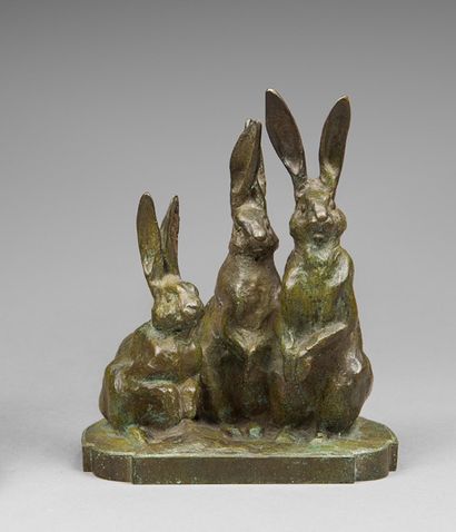 JEAN MAGROU (1865-1945) 
Les trois lièvres, assis sur une terrasse au naturel
Groupe...