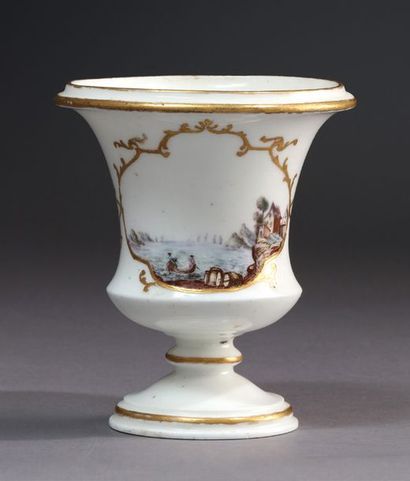 VINCENNES 
Vase de forme Médicis probablement nommé vase Parseval en porcelaine tendre...