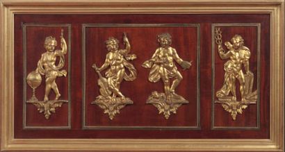  PANNEAU d'acajou orné de quatre enfants en bronze doré symbolisant les sciences... Gazette Drouot