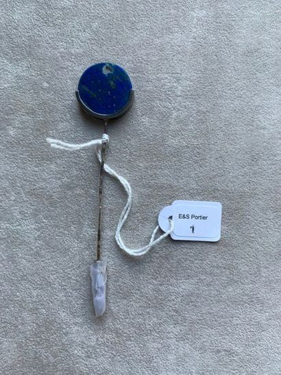 null Tie pin made of 925 sterling silver, the end decorated with a lapis lazuli disc.
Height:...