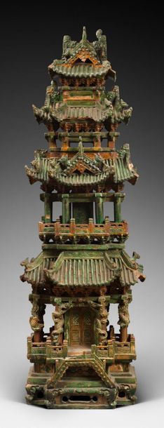 CHINE - Fin époque MING (1368 - 1644) Importante pagode en grès émaillé vert et jaune,...