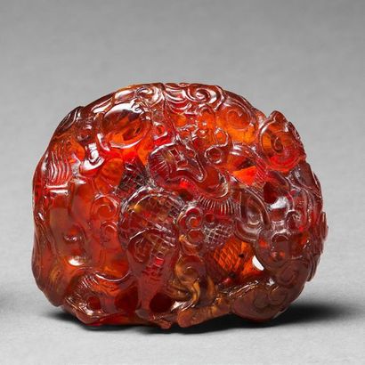 CHINE - XVIIIe siècle 
Ornament made of amber and amber root carved and openwork...