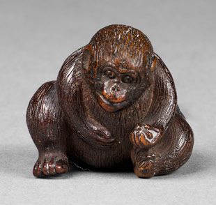 JAPON - XIXE SIÈCLE 
Two wooden netsuke, monkey hidden in a mikan, and sitting monkey...