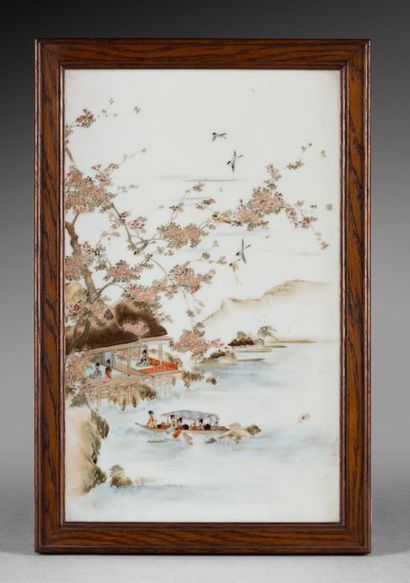 JAPON - Epoque MEIJI (1868 - 1912) 
Porcelain plaque with polychrome enamels decoration...