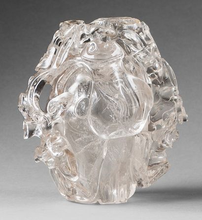 CHINE - XIXe siècle 
Vase en cristal de roche en forme de feuilles de lotus accolées,...