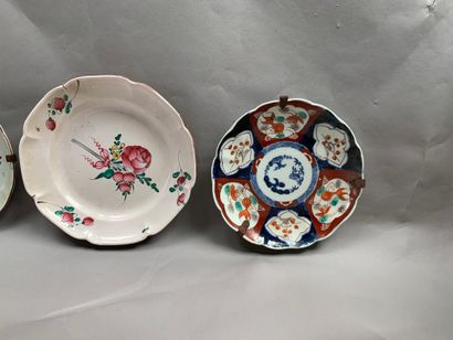 null Five porcelain plates from China or the East, with a lot of modern plates.
