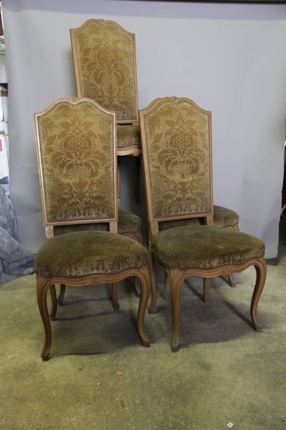 null 
Six chaises à haut dossier de style Louis XV.

