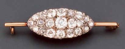 null Broche en or et platine ornée d'un motif de forme marquise pavée de diamants...