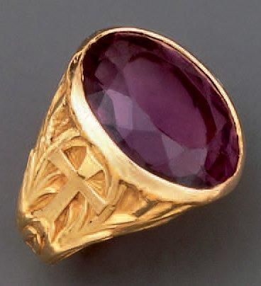 null Bague d'Evêque en or jaune gravé de deux croix et de feuillages ornée au centre...