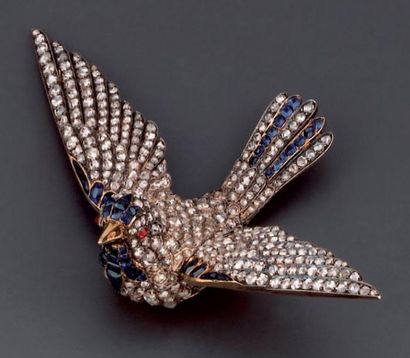 null Broche oiseau en or et argent, les ailes déployées entièrement sertie de diamants...