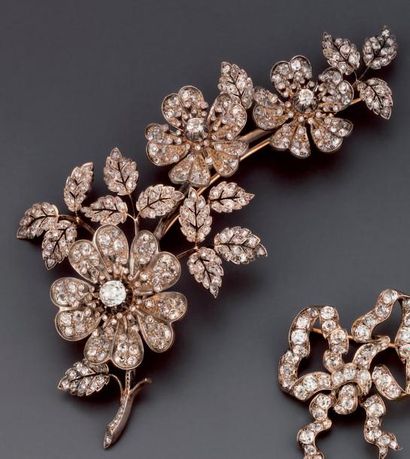 null Importante broche fleur en or et argent, entièrement sertie de diamants de taille...