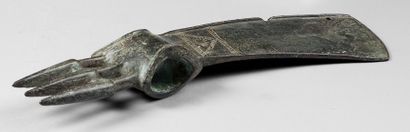 null Large necked axe with three digitations and engraved with geometric decoration.
Bronze.
Iran,...