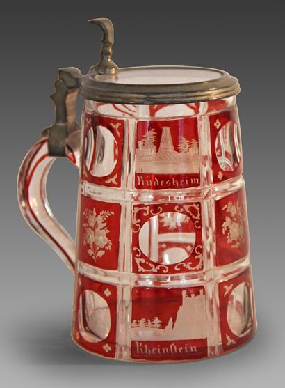 null Bohemian crystal CHOPE with engraved decoration on a ruby background.
XIXth...