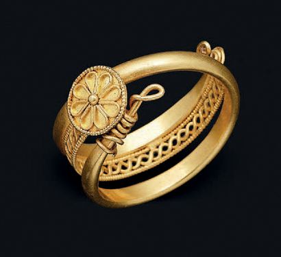 null Ring or hairpin (?) decorated with a rosette and filigree braid. Fine gold.
Hellenistic...