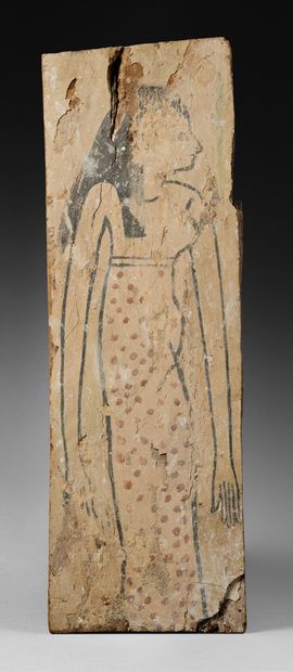 null *Fragment de sarcophage  (?) représentant une divinité féminine de profil. Bois...